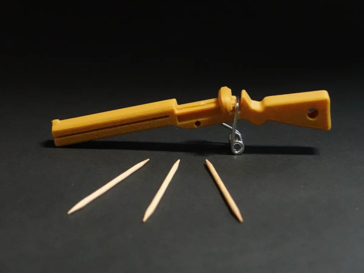 Lançador de Palitos com Mola de Prendedor de Roupa