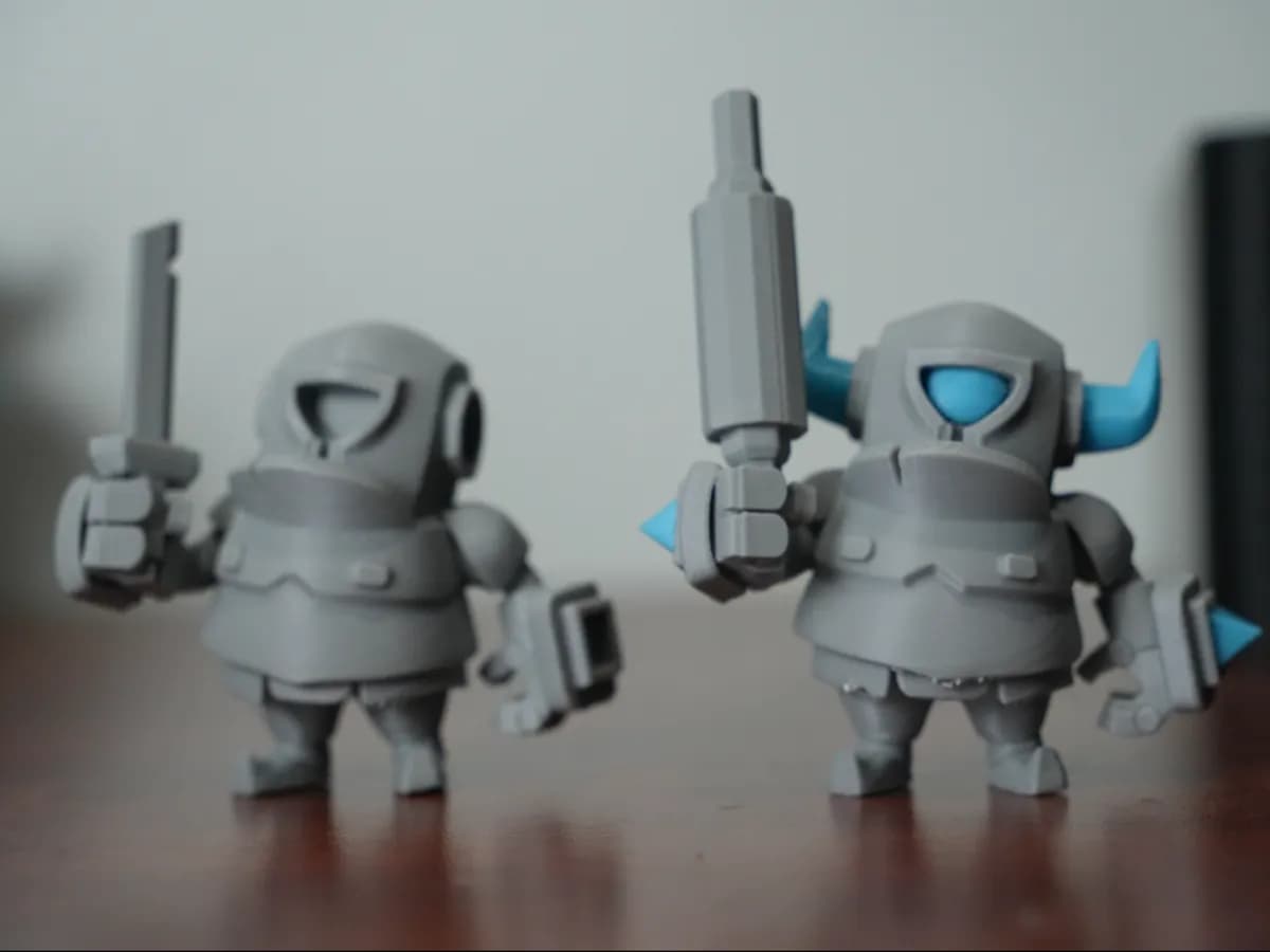 Mini P.E.K.K.A. Múltiplas Armas - Clash Royale