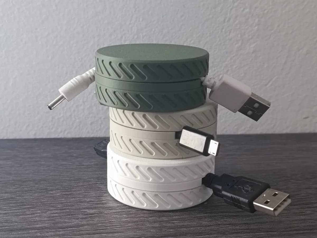 USB cable organizer