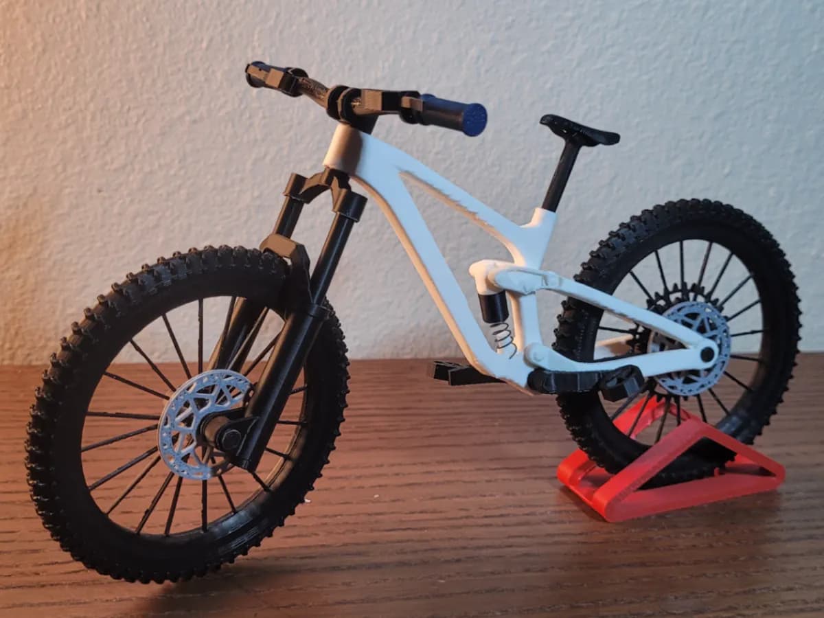 Full Suspension Model Mountain Bike (enduro bike)