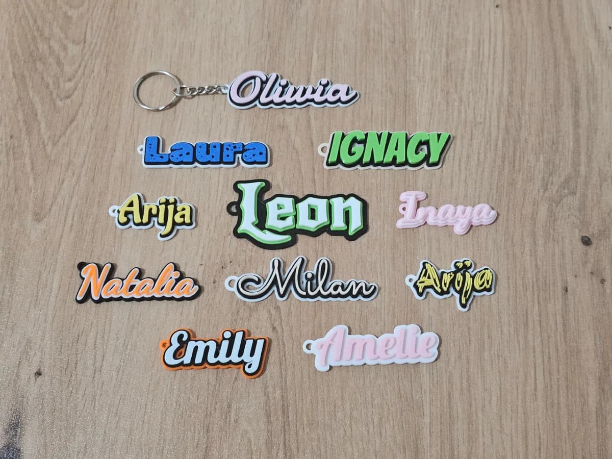 Customizable name keychain, name tag