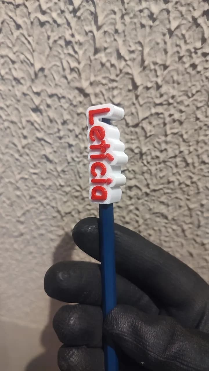 Topo de Lápis Personalizado com Nome